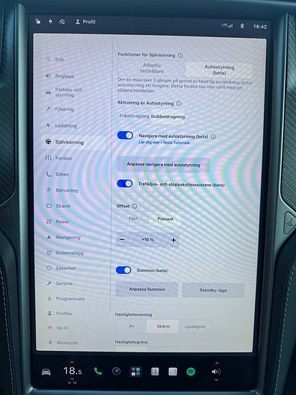 Tesla Model X 13 of 17