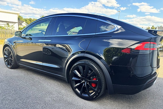 Tesla Model X 4 of 17