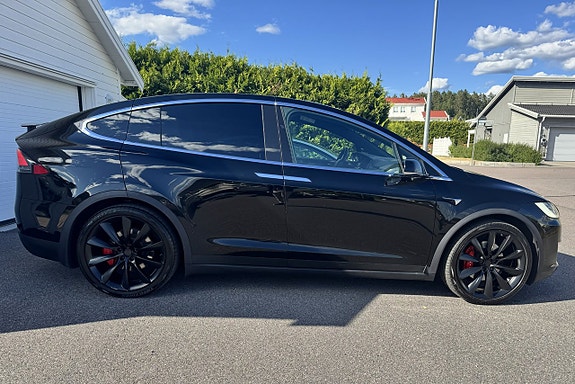 Tesla Model X 7 of 17