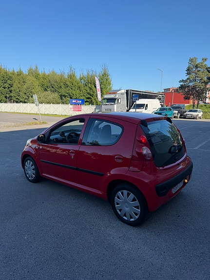 Peugeot 107 3 of 8