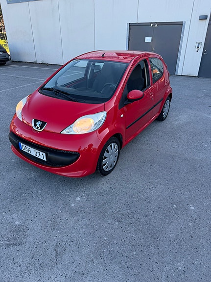 Peugeot 107 2 of 8