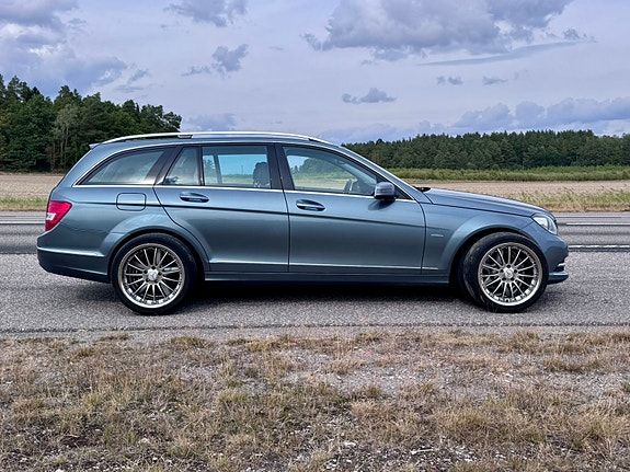 Mercedes-Benz C220 3 of 5