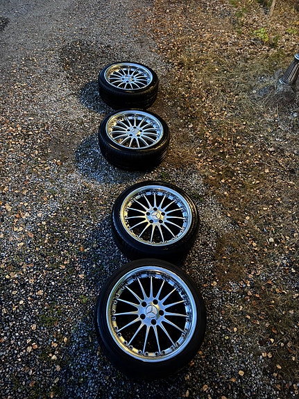 Mercedes-Benz C220 4 of 5