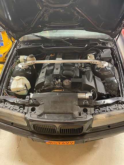 BMW 325i 6 of 6