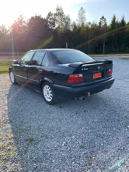 BMW 325i 2 of 6