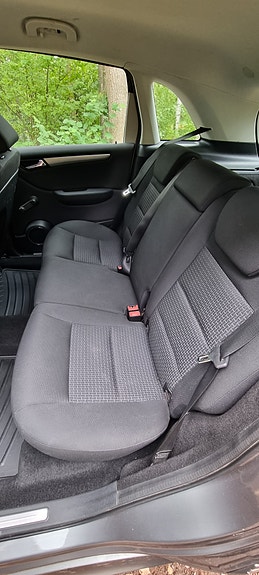 Mercedes-Benz B180 6 of 8