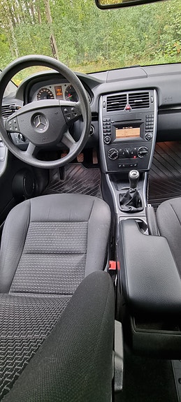 Mercedes-Benz B180 7 of 8