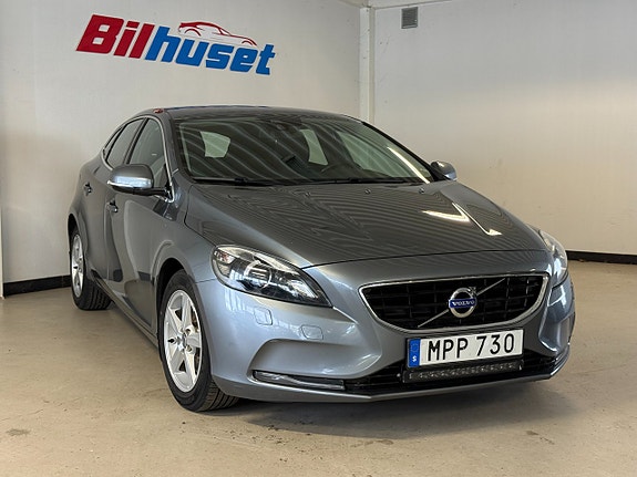 Volvo V40 2 of 13
