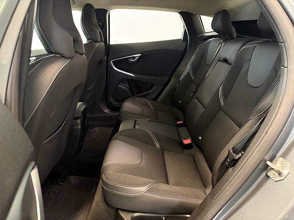 Volvo V40 8 of 13