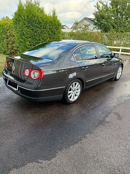 Volkswagen Passat 2 of 9