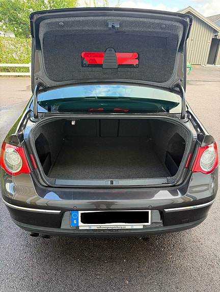 Volkswagen Passat 4 of 9