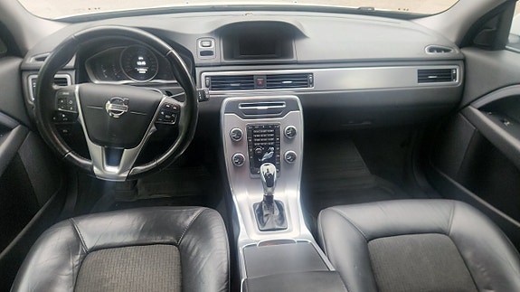 Volvo V70 9 of 14