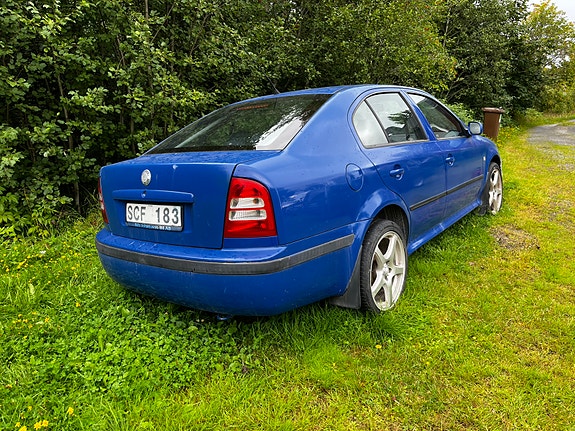 Skoda Octavia 2 of 3