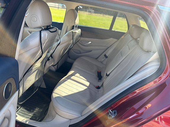 Mercedes-Benz E220 7 of 8