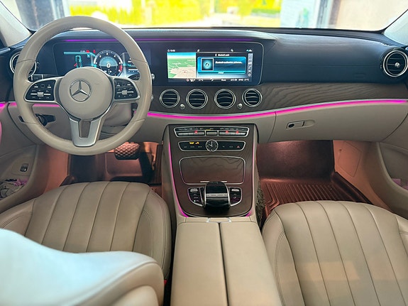 Mercedes-Benz E220 5 of 8