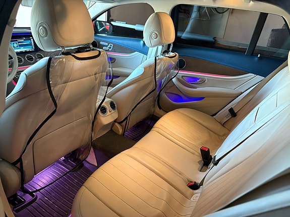 Mercedes-Benz E220 6 of 8