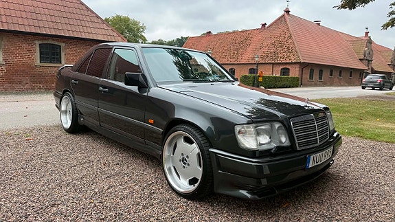 Mercedes-Benz 300 E