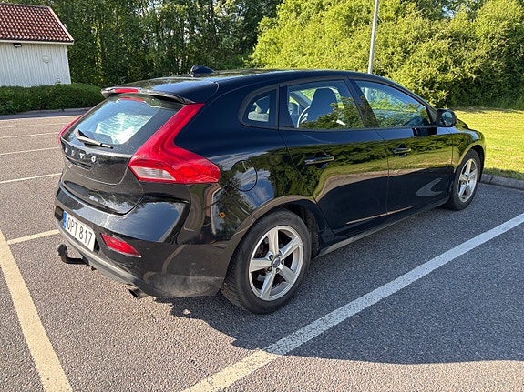 Volvo V40 3 of 9