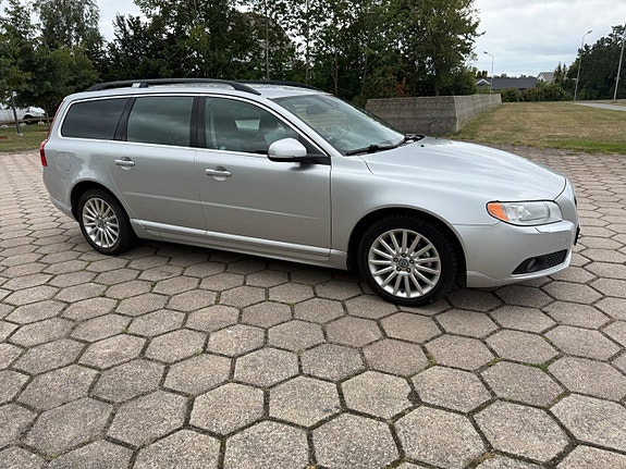 Volvo V70 4 of 11