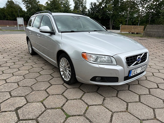 Volvo V70 3 of 11