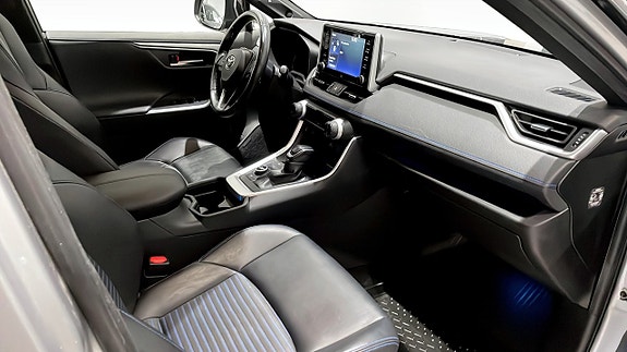 Toyota RAV4 3 of 9