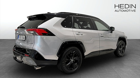 Toyota RAV4 6 of 9