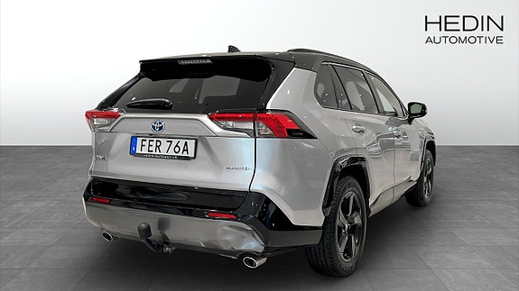 Toyota RAV4 2 of 9