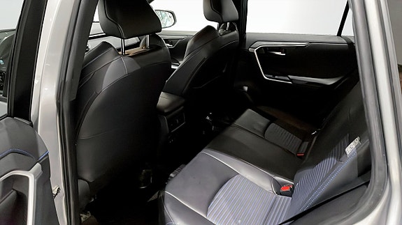 Toyota RAV4 5 of 9