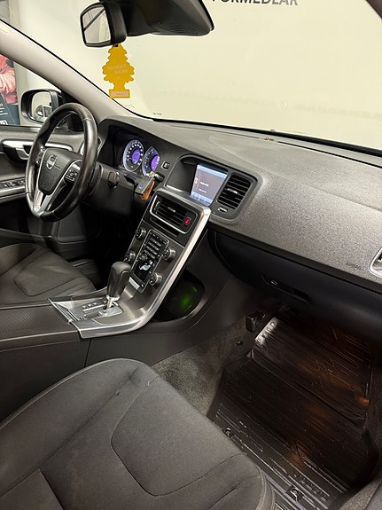 Volvo S60 9 of 18