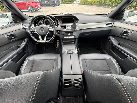Mercedes-Benz E220 7 of 13