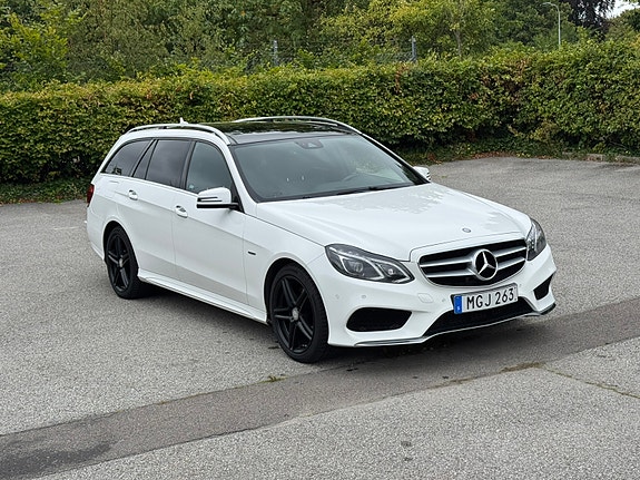 Mercedes-Benz E220 2 of 13