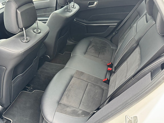 Mercedes-Benz E220 10 of 13