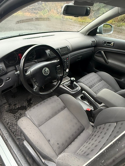 Volkswagen Passat 3 of 6