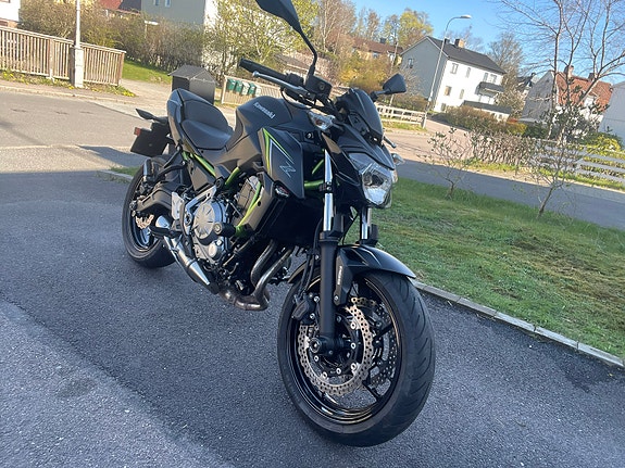 Kawasaki Ninja Z650 2 of 5