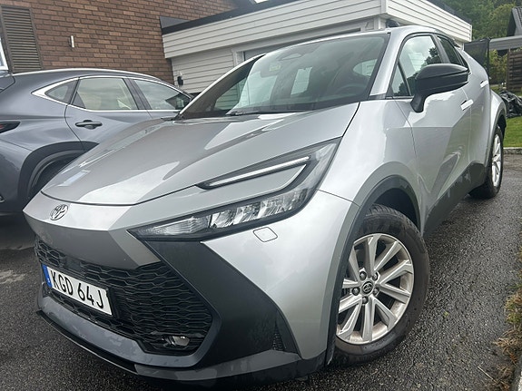 Toyota C-HR 2 of 6
