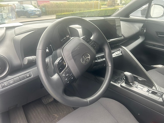 Toyota C-HR 3 of 6