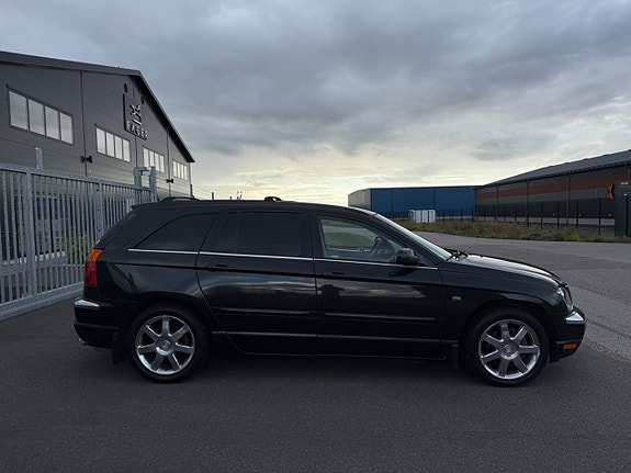 Chrysler Pacifica 2 of 15