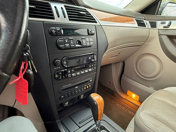 Chrysler Pacifica 14 of 15