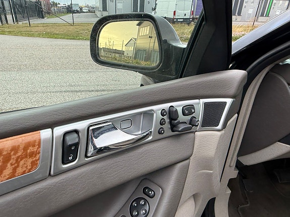 Chrysler Pacifica 13 of 15