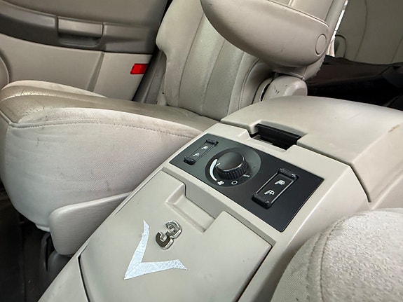 Chrysler Pacifica 12 of 15