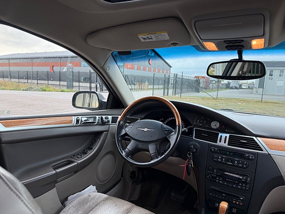 Chrysler Pacifica 10 of 15