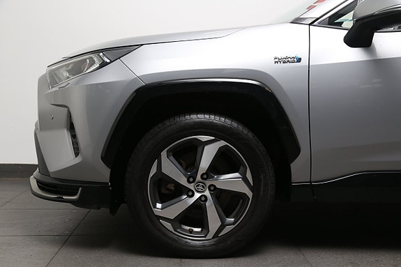 Toyota RAV4 8 of 27
