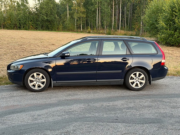 Volvo V50 2 of 10
