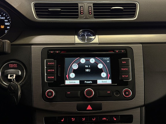 Volkswagen Passat 30 of 30