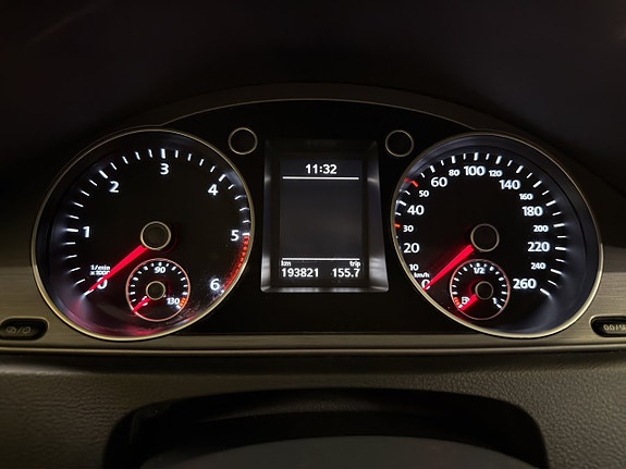 Volkswagen Passat 25 of 30