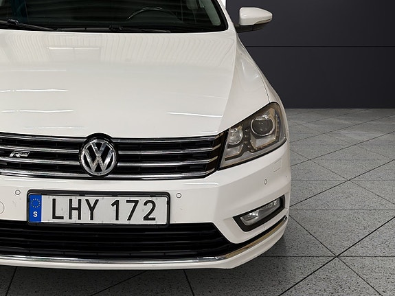 Volkswagen Passat 9 of 30