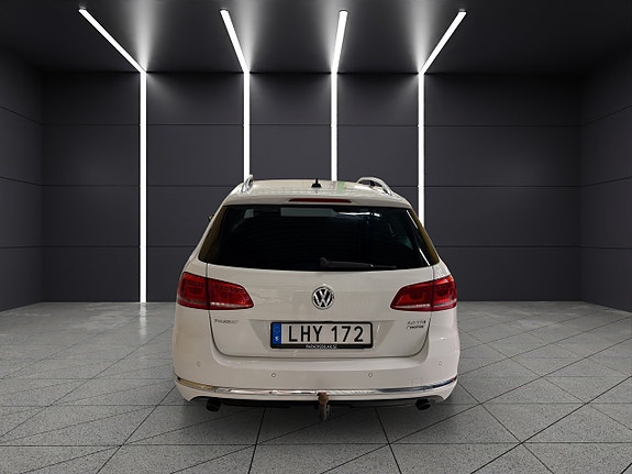 Volkswagen Passat 4 of 30