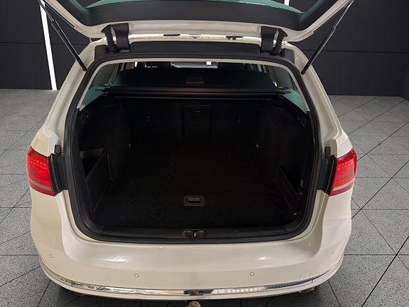 Volkswagen Passat 17 of 30