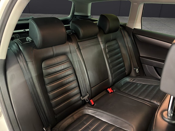 Volkswagen Passat 22 of 30