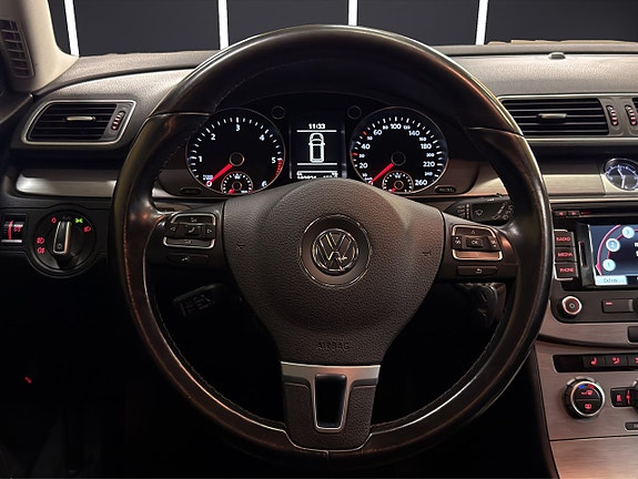 Volkswagen Passat 24 of 30